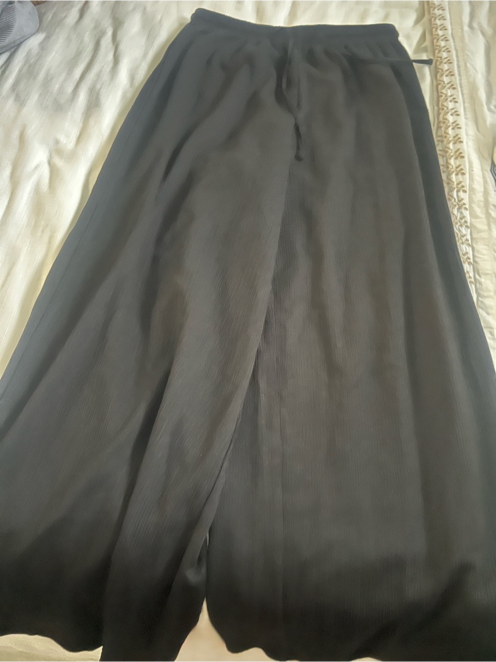 Women's black Flowing pants